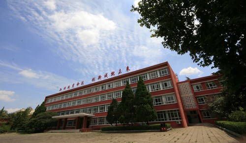 中國洛陽一拖技師學院現在還能報名嗎？