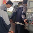 數控專業學生熟練使用數控車床